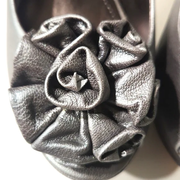 NEW Vince Camuto Leather Pewter Peep Toe Platform Bow Detail 5" Heels  Size 8.5B - Picture 6 of 15